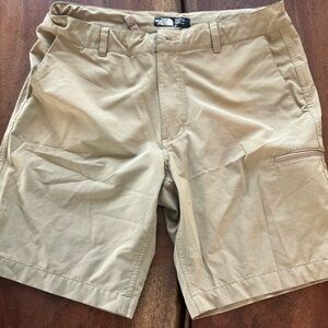 Men’s Northface size 32 tan shorts
